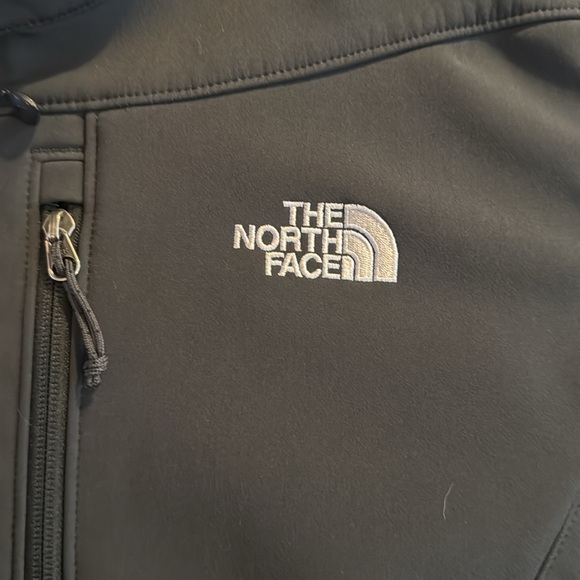 Black The North Face Black Men’s XXL fleece lined hip length coat. - Picture 3 of 5